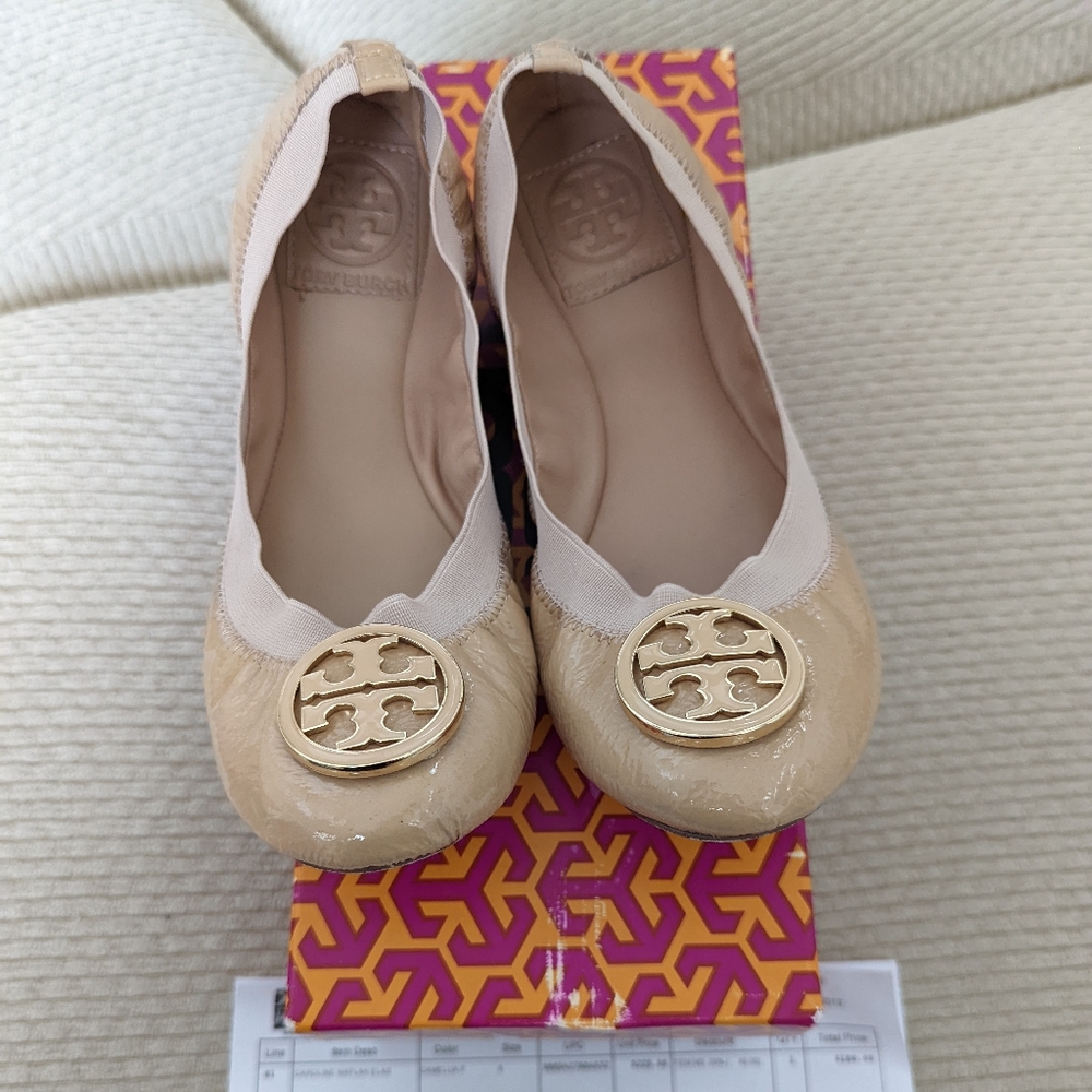Tory Burch beige patent calf ballerina flats on size 6